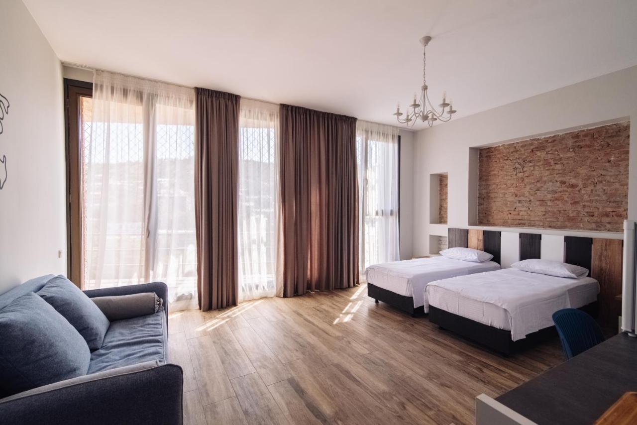 Wine Rock Hotel