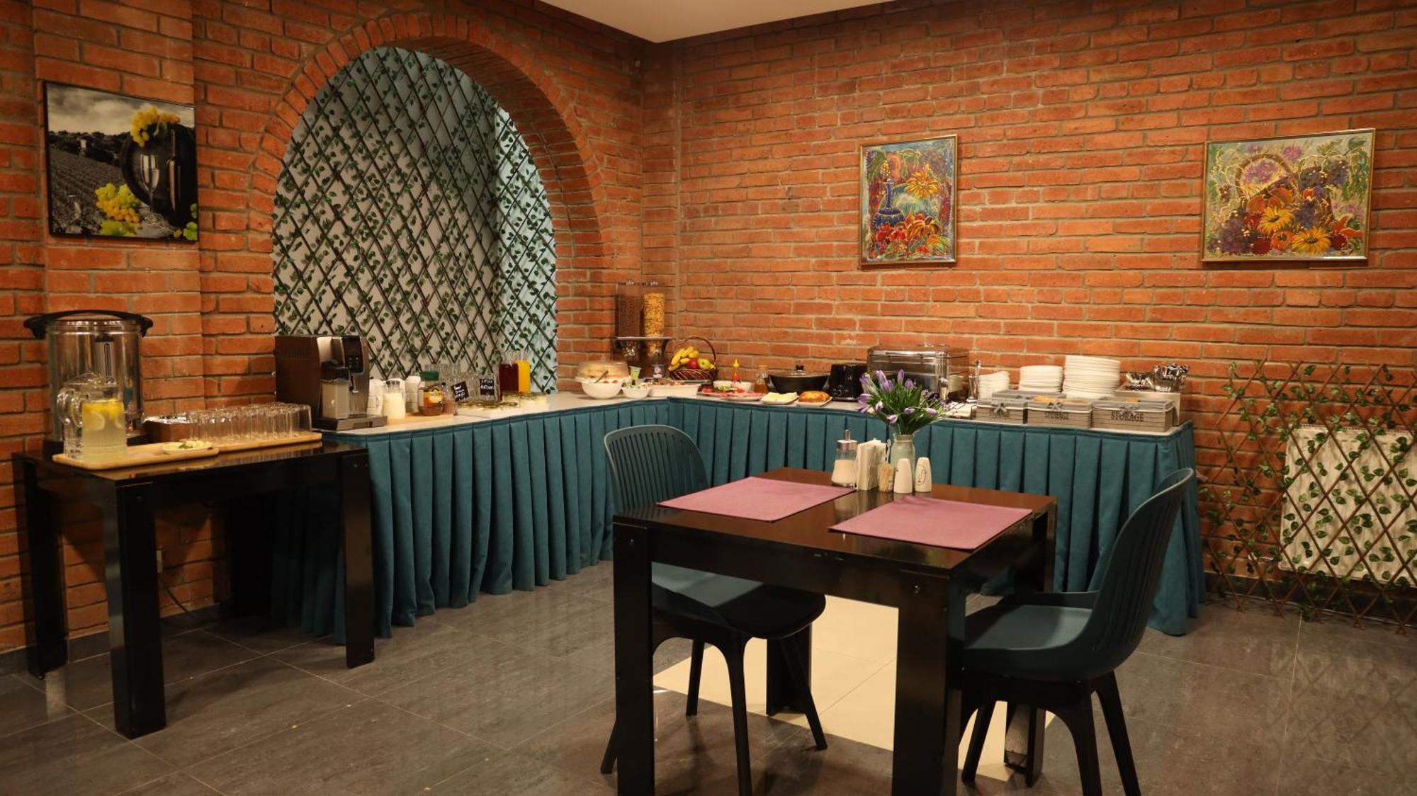 Wine Rock Hotel