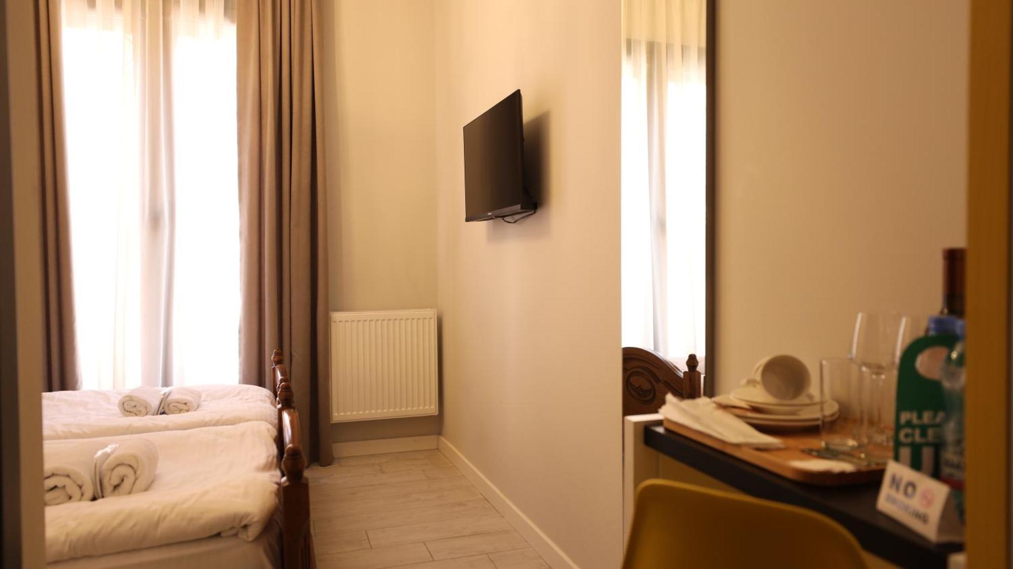 Wine Rock Hotel *
